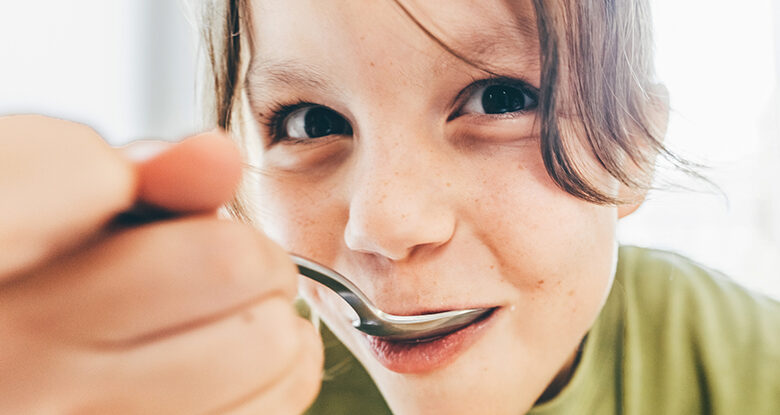 Engolir pode desencadear uma sensação de bem-estar no cérebro para estimular a alimentação: ScienceAlert