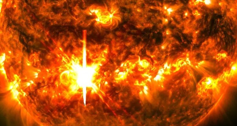 O Sol desencadeou uma enorme explosão solar na Terra e estamos em alerta Aurora: ScienceAlert