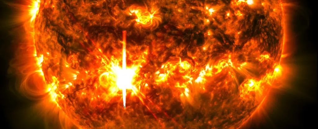 O Sol desencadeou uma enorme explosão solar na Terra e estamos em alerta Aurora: ScienceAlert