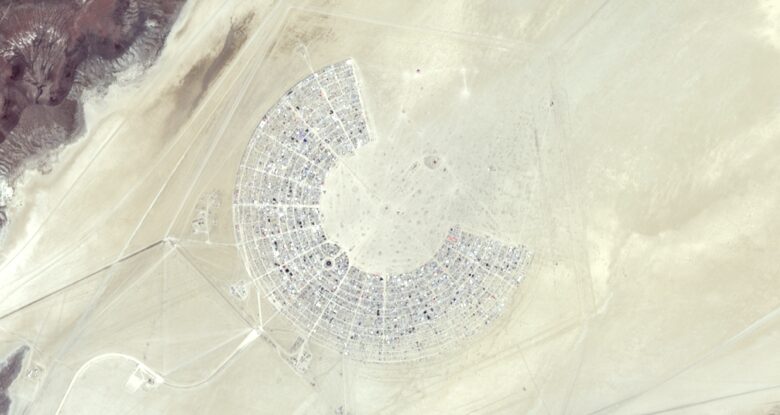 Foto incrível mostra o festival Burning Man visto do espaço: ScienceAlert