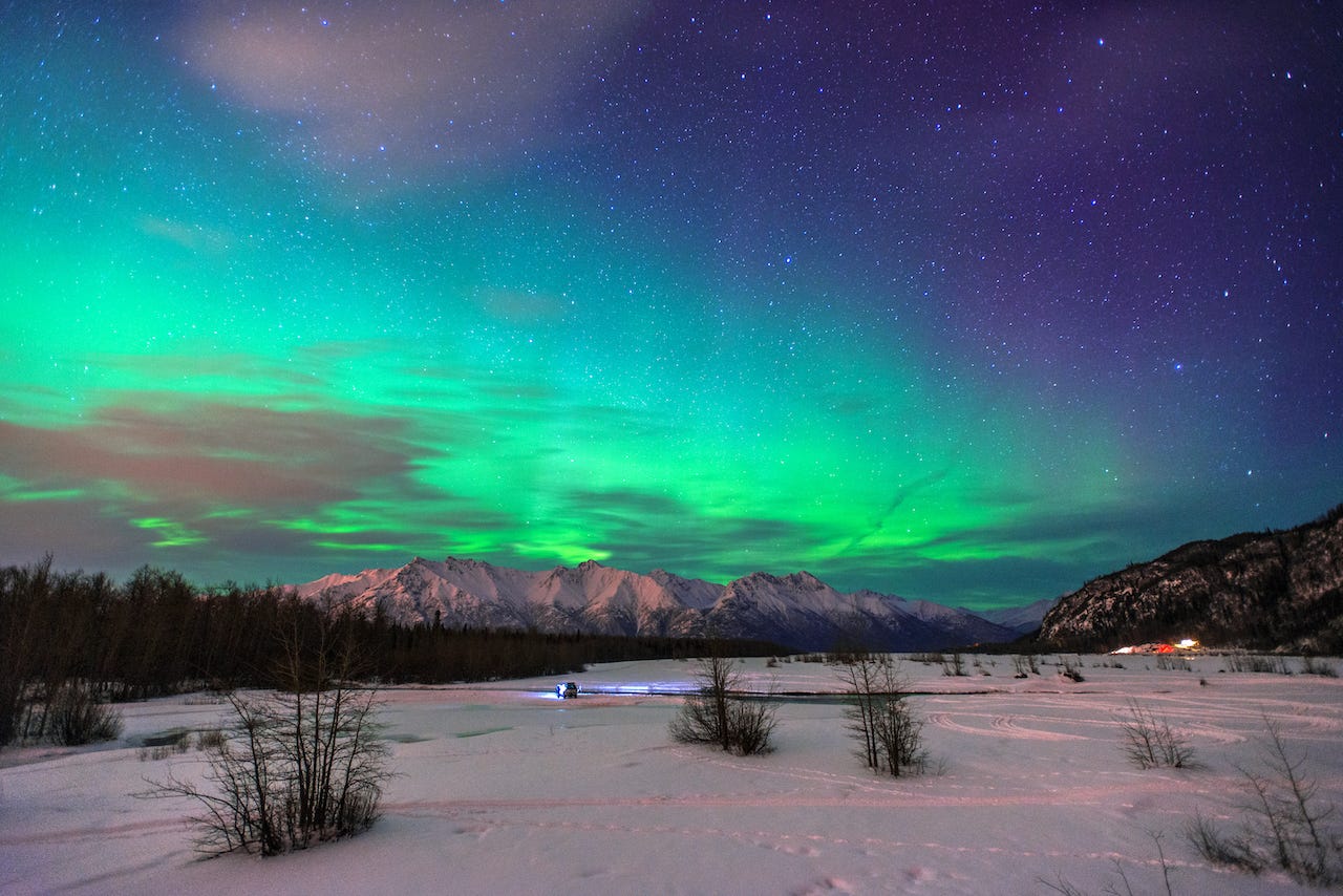 Você pode ver a aurora boreal no Alasca.