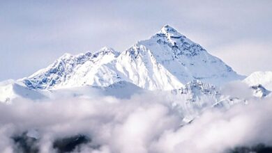 Um ato de 'pirataria' fluvial pode explicar por que o Everest cresceu tão alto: ScienceAlert