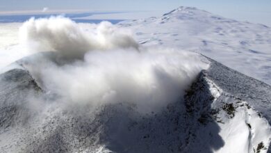 O derretimento do gelo da Antártica pode despertar vulcões ocultos: ScienceAlert