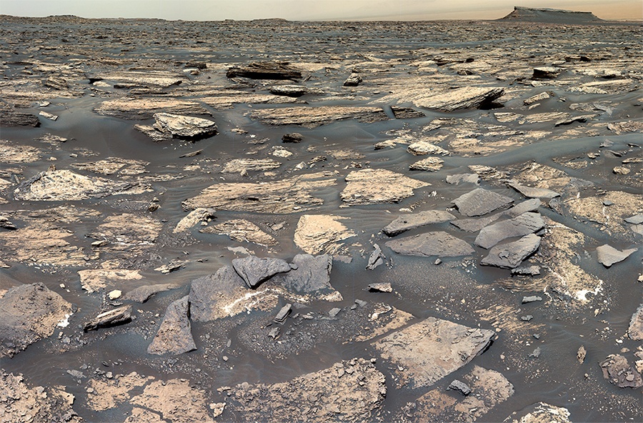 O rover Curiosity da NASA continua em busca de sinais de que as condições da cratera Gale de Marte possam sustentar vida microbiana. Crédito da foto: NASA/JPL-Caltech/MSSS.