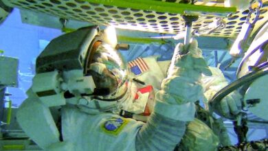 Assista ao vivo como astronautas da NASA coletam amostras de micróbios durante a Spacewalk: Sciencealert